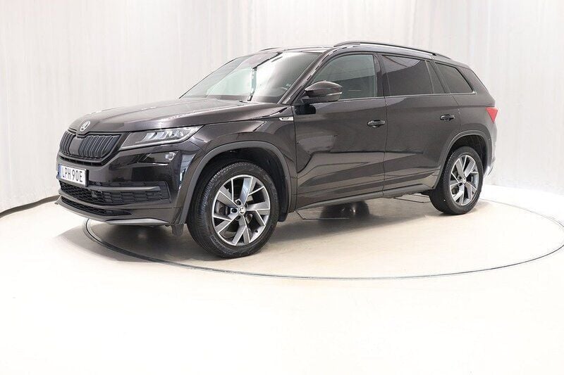 Svart (black magic pärleffekt me) Begagnad 2019 Skoda Kodiaq SportLine SUV | 278 800 kr (Marknadspris) - Bild 1/4