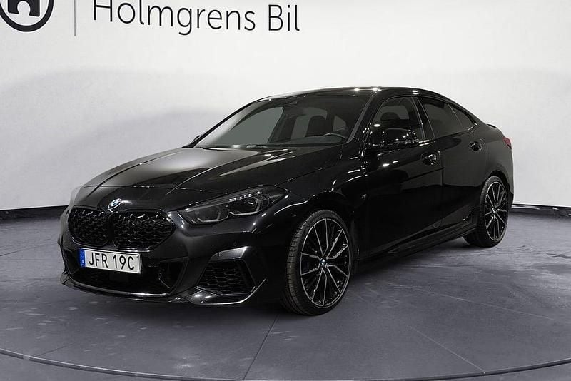 Safirsvart metallic Begagnad 2021 BMW M235 M Performance Sedan | 399 900 kr (Marknadspris) - Bild 1/4