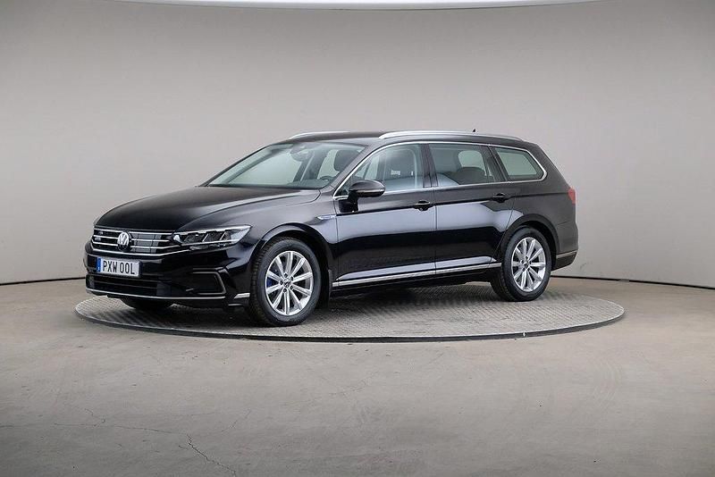 Svart Begagnad 2023 VW Passat GTE Kombi | 315 000 kr - Bild 1/4