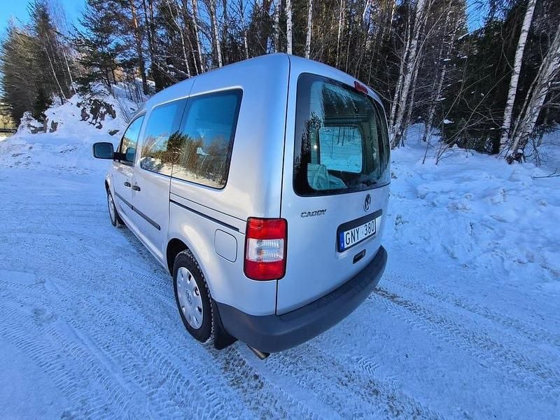 Begagnad VW Caddy Life 109 HK (80 kW) 2007 Silver Minibuss