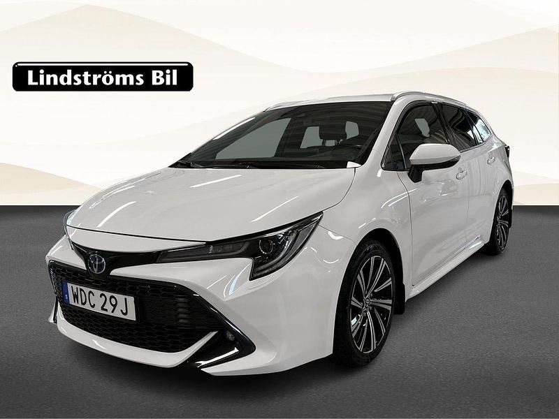 Vit Begagnad 2022 Toyota Corolla Style Kombi | 249 000 kr (Marknadspris) - Bild 1/3