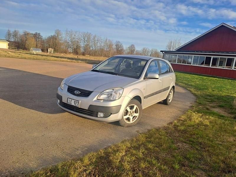 Begagnad 2008 Kia Rio Halvkombi | 28 000 kr (Superpris) - Bild 1/4