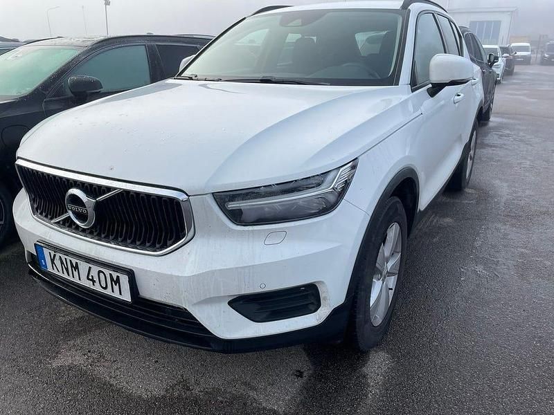 Vit Begagnad 2021 Volvo XC40 Kinetic SUV | 265 000 kr (Marknadspris) - Bild 1/2