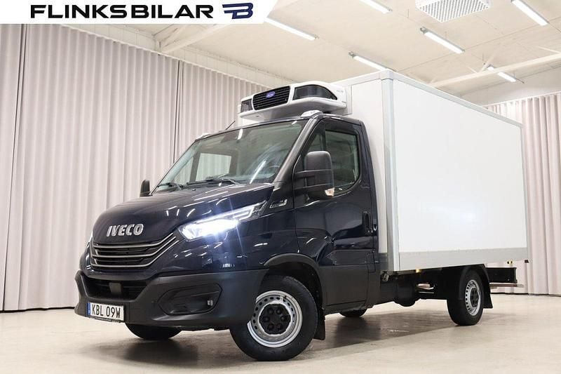 Flerfärgad Begagnad 2023 Iveco Daily Van | 379 700 kr (Marknadspris) - Bild 1/4