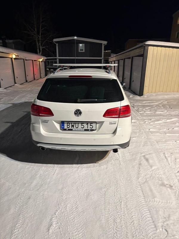 Begagnad VW Passat Alltrack 177 HK (130 kW) 2014 Vit metallic Kombi
