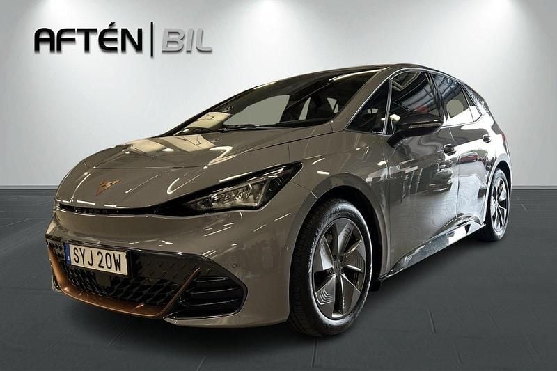 Ljusgrå (grå) Begagnad 2023 Cupra Born Halvkombi | 268 000 kr (Marknadspris) - Bild 1/3