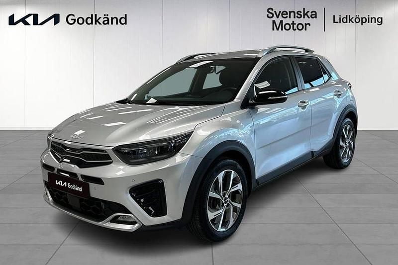 Grå Begagnad 2024 Kia Stonic GT-Line SUV | 259 200 kr (Marknadspris) - Bild 1/4