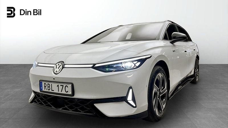 Vit Begagnad 2024 VW ID.7 GTX Sedan | 594 900 kr (Marknadspris) - Bild 1/4