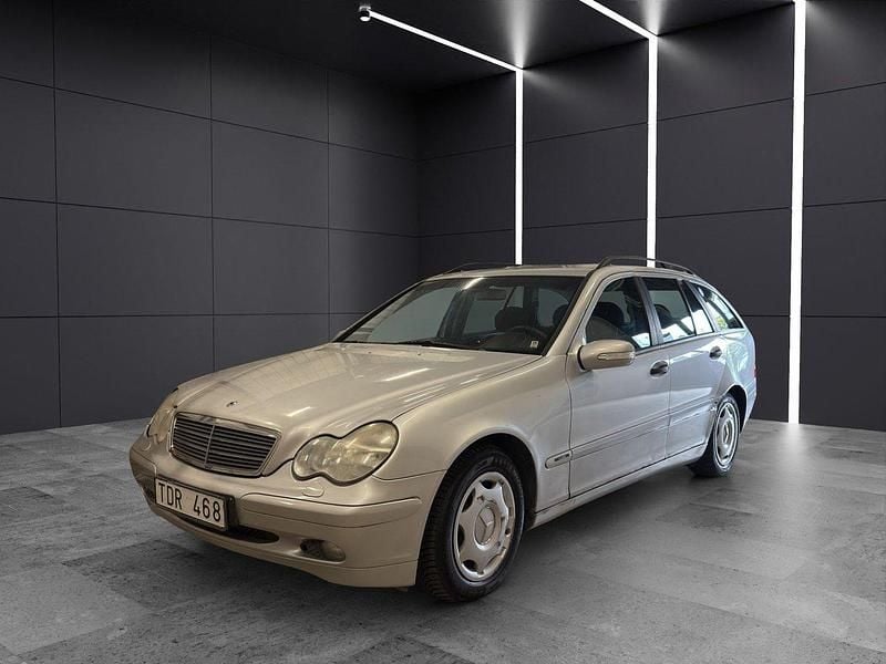 Ljusgrå Begagnad 2002 Mercedes C200 Kombi | 24 900 kr - Bild 1/4