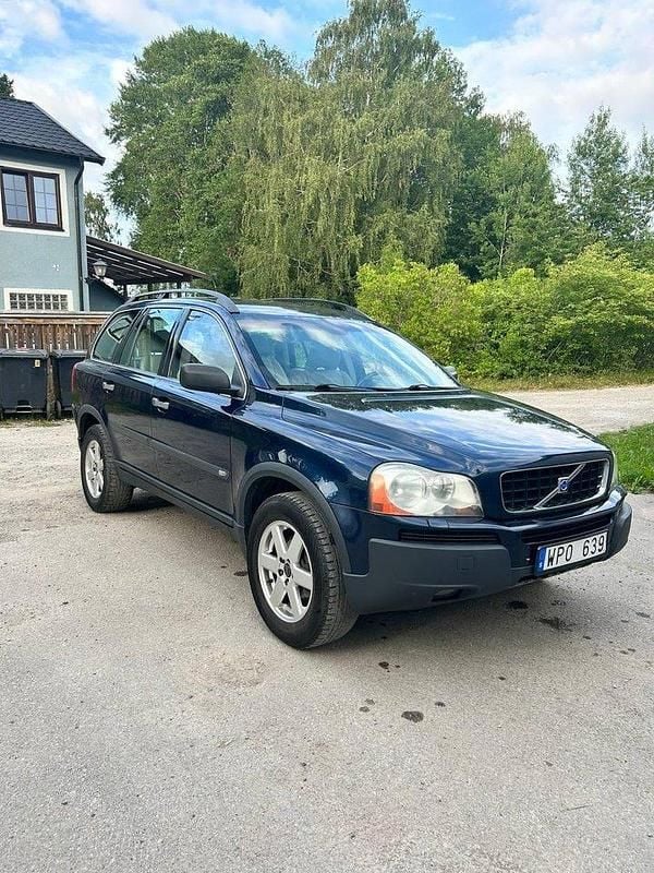 Blå Begagnad 2004 Volvo XC90 Comfort SUV | 64 000 kr (Marknadspris) - Bild 1/3