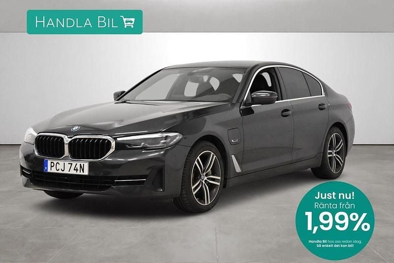 Grå Begagnad 2022 BMW 530e Sedan | 369 900 kr (Superpris) - Bild 1/3