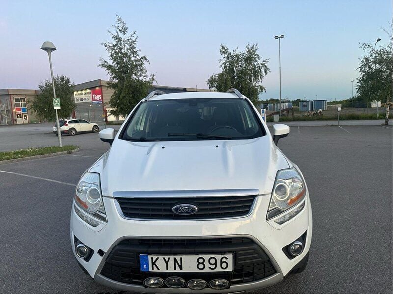 Vit Begagnad 2013 Ford Kuga Titanium SUV | 90 000 kr (Superpris) - Bild 1/4