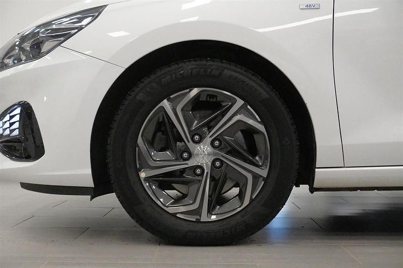 Begagnad Hyundai i30 Essential 120 HK (88 kW) 2023 Vit Kombi