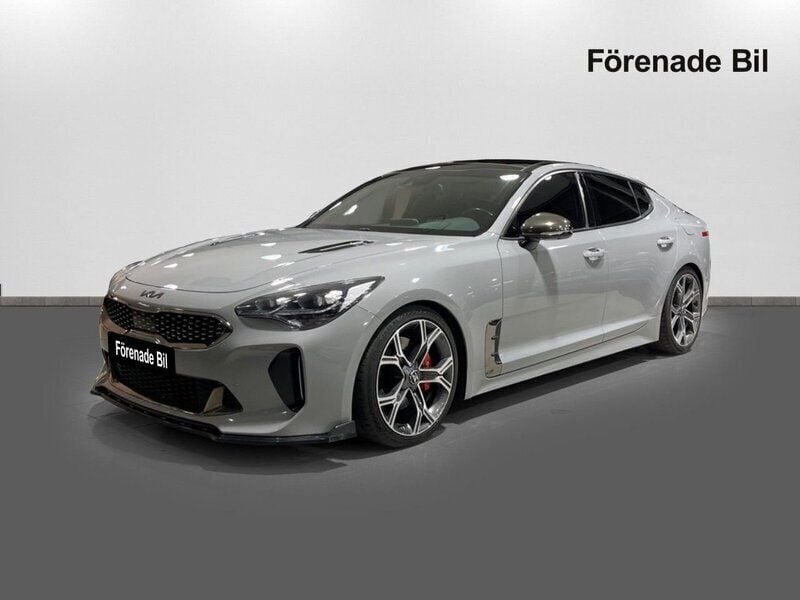 Grå Begagnad 2018 Kia Stinger Halvkombi | 369 000 kr (Dyr) - Bild 1/4