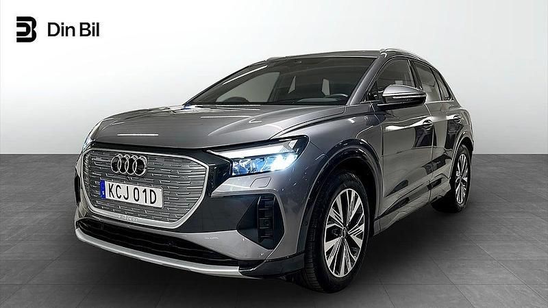 Grå Begagnad 2022 Audi Q4 e-tron Advanced SUV | 399 000 kr (Marknadspris) - Bild 1/4