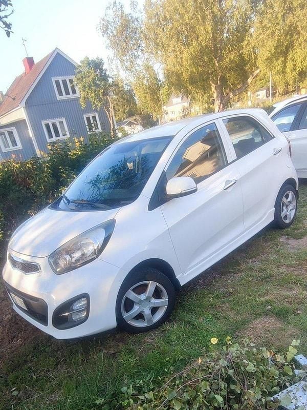 Vit Begagnad 2012 Kia Picanto Comfort Halvkombi | 29 000 kr (Marknadspris) - Bild 1/4