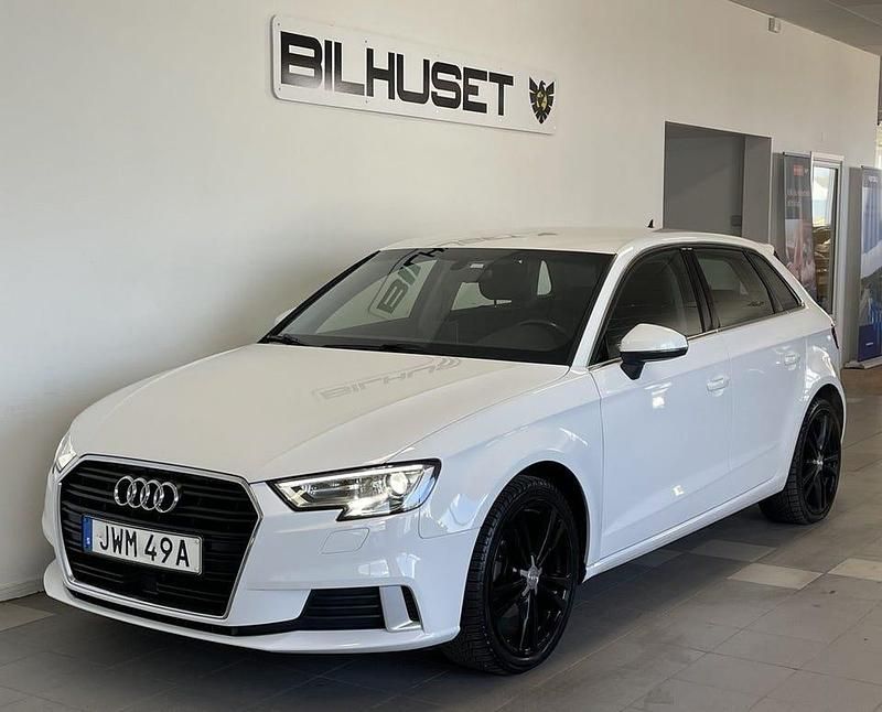 Begagnad Audi A3 Sport 131 HK (96 kW) 2020 Vit Sedan