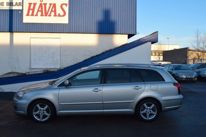 Silver Begagnad 2008 Toyota Avensis Kombi | 21 500 kr (Dyr) - Bild 1/4