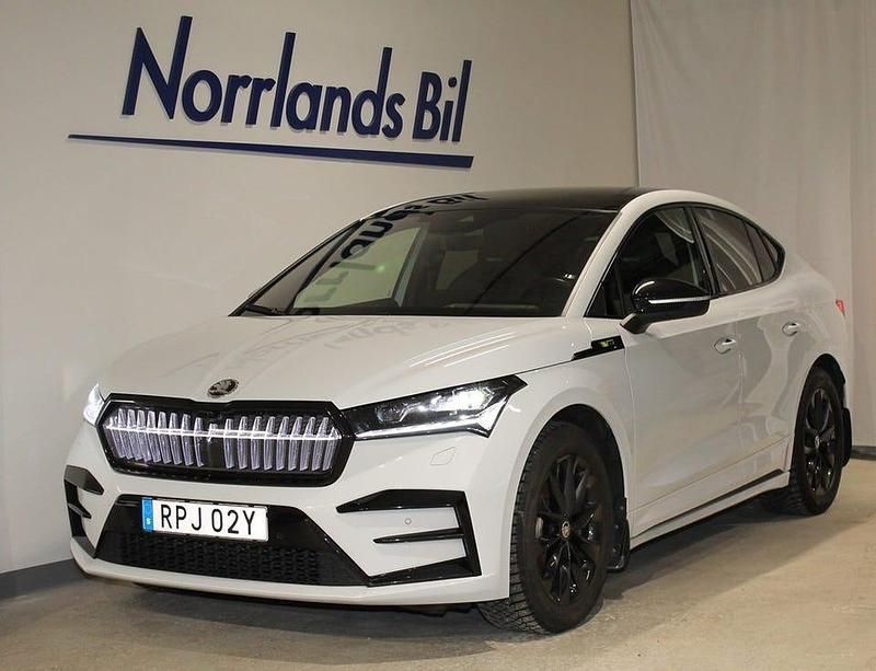 Moon white metallic Begagnad 2024 Skoda Enyaq iV RS SUV | 499 900 kr (Marknadspris) - Bild 1/4