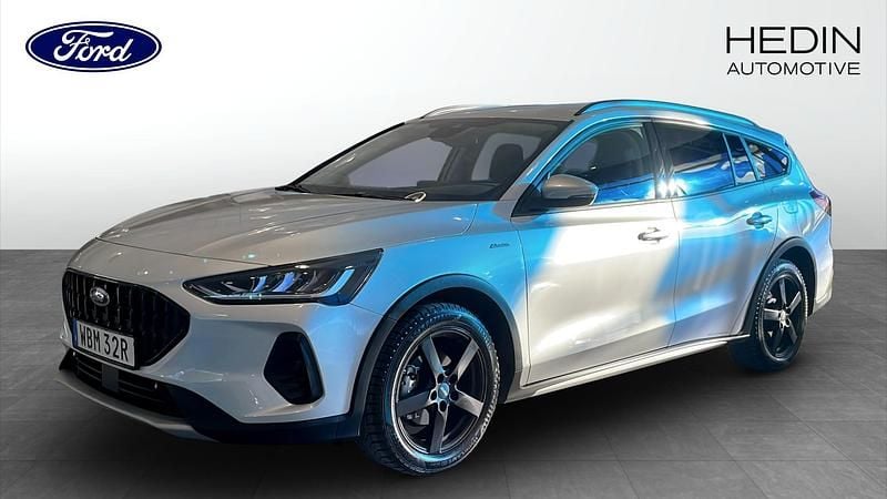 Moondust silver Begagnad 2025 Ford Focus Active Kombi | 324 900 kr (Dyr) - Bild 1/4