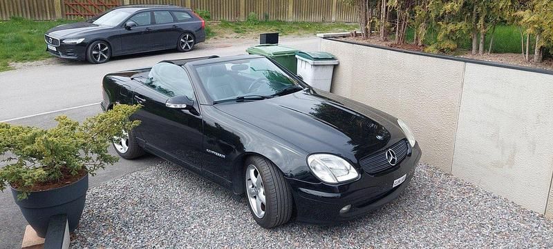 Svart Begagnad 2003 Mercedes SLK200 Cab | 72 000 kr (Dyr) - Bild 1/3