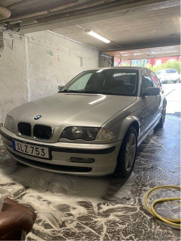 Grå Begagnad 2001 BMW 316 Sedan | 20 000 kr - Bild 1/3