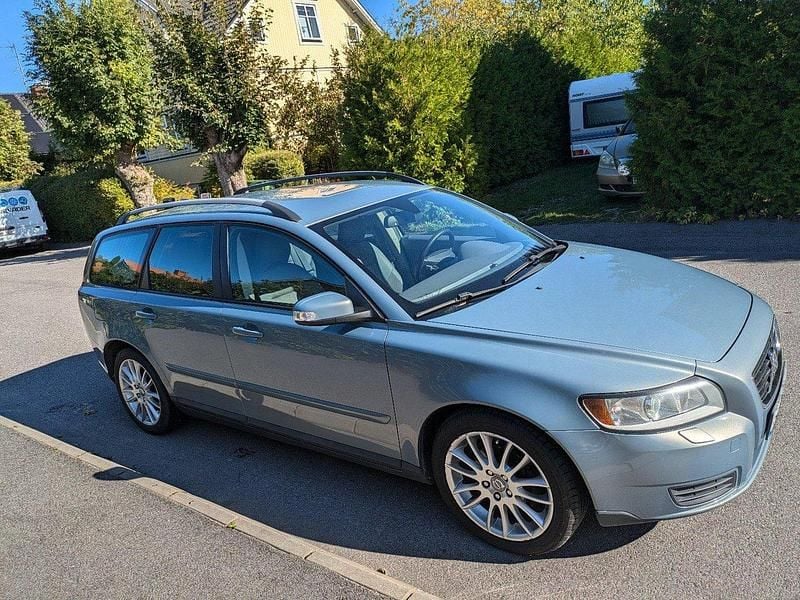 Blå Begagnad 2008 Volvo V50 Kombi | 33 000 kr (Marknadspris) - Bild 1/4