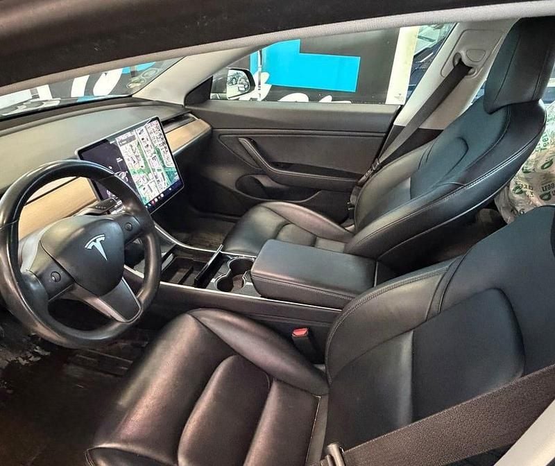 Begagnad Tesla Model 3 Long Range AWD 339 kW (462 HK) 2019 Grå Sedan