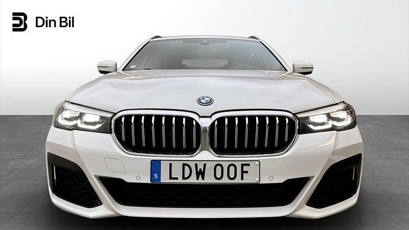 Begagnad BMW 530 M Sport 184 HK (135 kW) 2023 Vit Kombi
