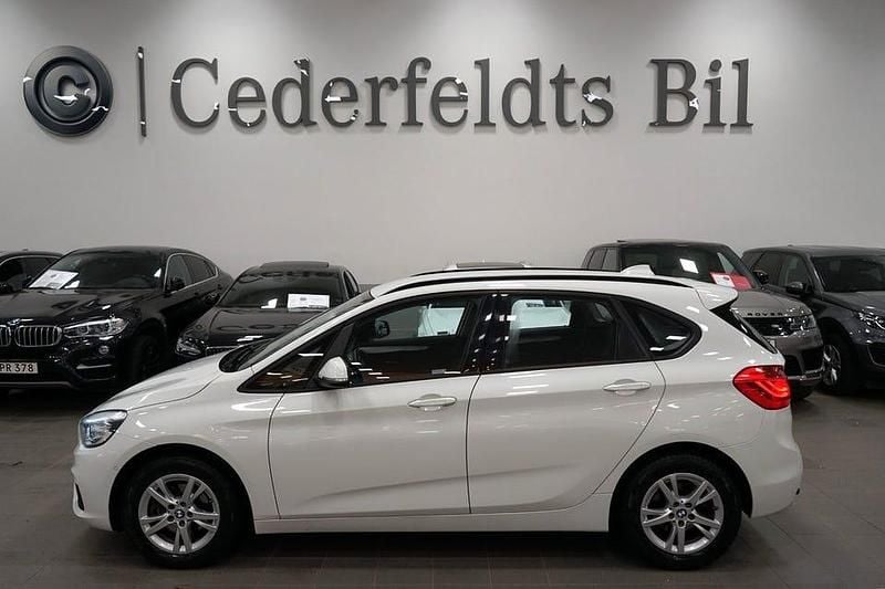 Vit Begagnad 2016 BMW 218 Active Tourer Advantage Minibuss | 144 900 kr (Marknadspris) - Bild 1/4
