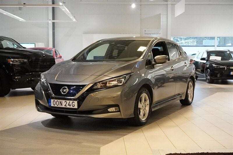 Grå/silver Begagnad 2021 Nissan Leaf N-Connecta Halvkombi | 169 900 kr (Marknadspris) - Bild 1/4