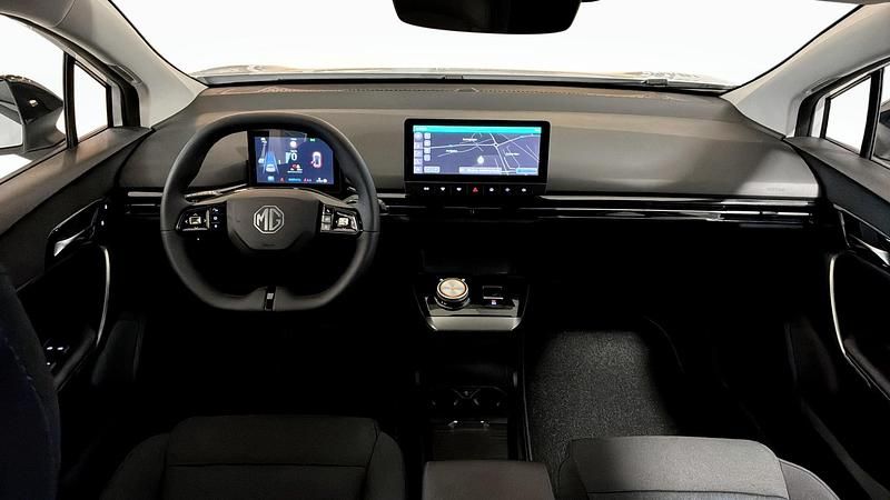 Begagnad MG MG4 EV 125 kW (170 HK) 2024 Vit Halvkombi