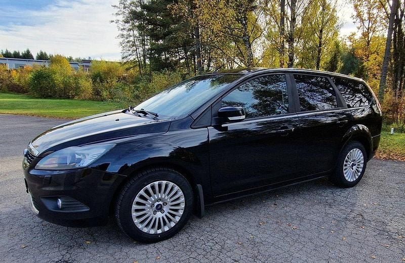 Svart Begagnad 2008 Ford Focus Titanium Kombi | 27 000 kr (Lite dyr) - Bild 1/4