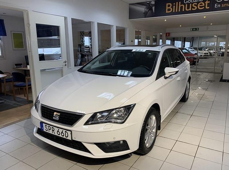 Vit Begagnad 2020 Seat Leon ST Kombi | 169 700 kr (Marknadspris) - Bild 1/3