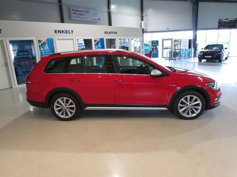 Begagnad VW Golf Alltrack 184 HK (135 kW) 2018 Röd Kombi