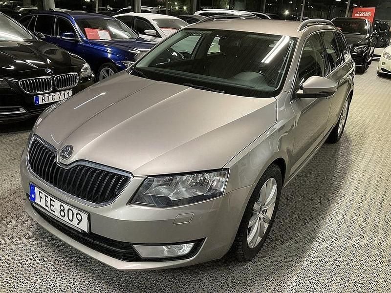Brun metallic Begagnad 2014 Skoda Octavia Ambition Kombi | 109 900 kr (Marknadspris) - Bild 1/4