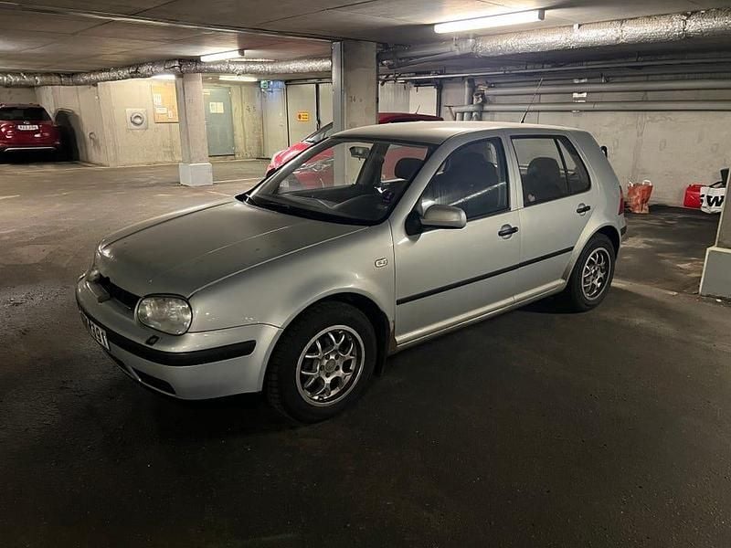 Begagnad VW Golf IV 101 HK (74 kW) 2000