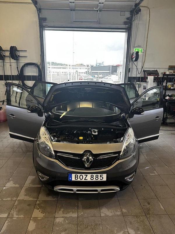 Grå Begagnad 2014 Renault Scénic III Bose Edition Minibuss | 69 000 kr (Marknadspris) - Bild 1/4