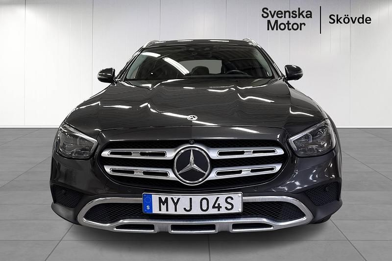Begagnad Mercedes E220 All-Terrain Avantgarde 203 HK (149 kW) 2023 Grå Kombi