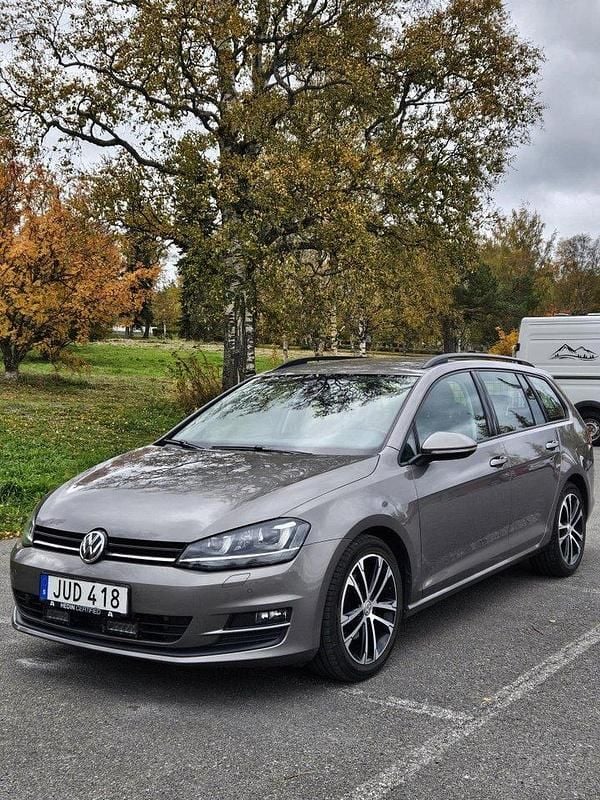 Grå Begagnad 2016 VW Golf VII Kombi | 115 000 kr (Bra pris) - Bild 1/4