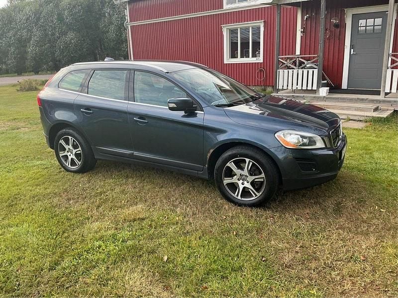 Blå Begagnad 2011 Volvo XC60 Summum SUV | 80 000 kr (Bra pris) - Bild 1/4