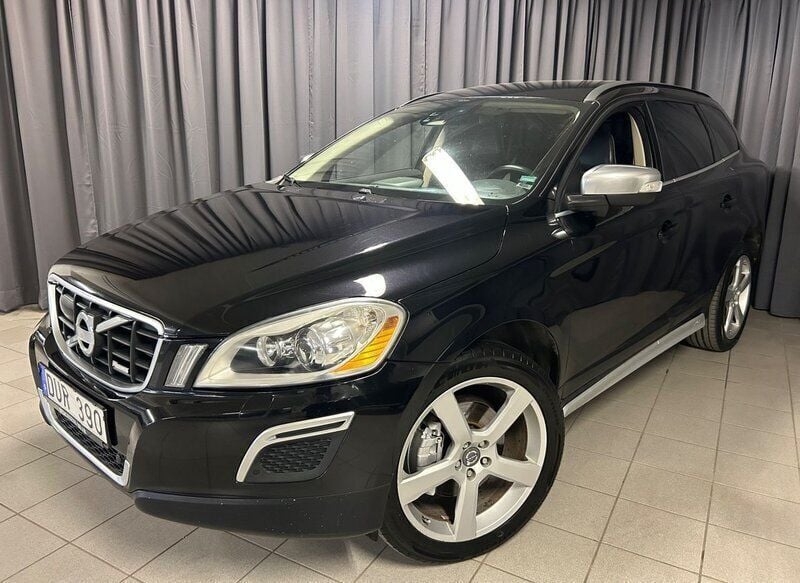 Svart Begagnad 2010 Volvo XC60 R-Design SUV | 84 900 kr (Marknadspris) - Bild 1/4