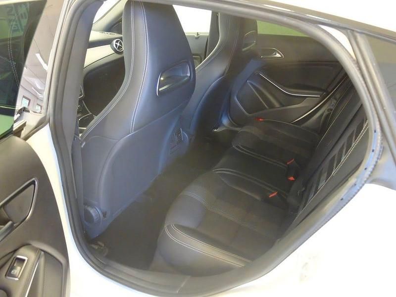 Begagnad Mercedes CLA220 Shooting Brake 177 HK (130 kW) 2016 Vit Kombi