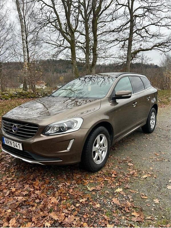 Brun Begagnad 2015 Volvo XC60 Momentum SUV | 184 000 kr (Lite dyr) - Bild 1/4