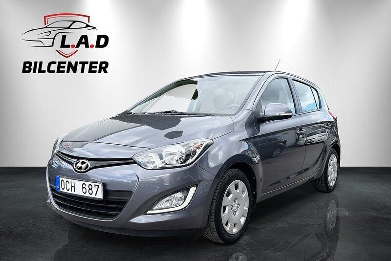 Ljusbrun Begagnad 2013 Hyundai i20 Premium Halvkombi | 114 800 kr (Marknadspris) - Bild 1/3