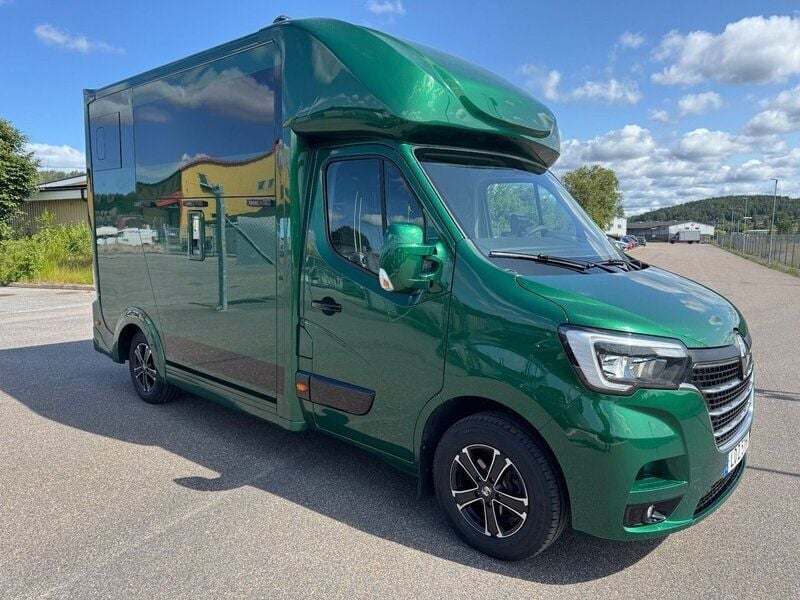 Vit (grönmetallic) Begagnad 2020 Renault Master Van | 698 750 kr - Bild 1/4