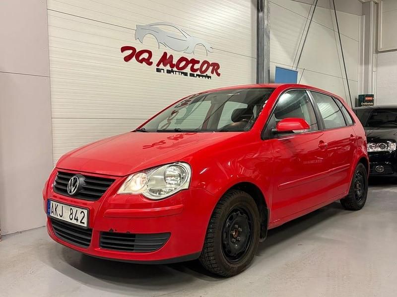 Röd Begagnad 2007 VW Polo Comfortline Halvkombi | 24 900 kr (Marknadspris) - Bild 1/4