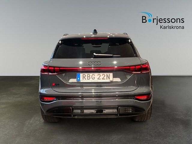 Begagnad Audi Q6 e-tron S-Line 289 kW (393 HK) 2024 Grå SUV