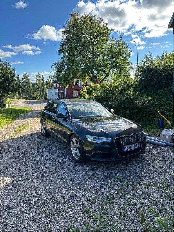 Grå Begagnad 2012 Audi A6 Proline Kombi | 130 000 kr (Marknadspris) - Bild 1/4