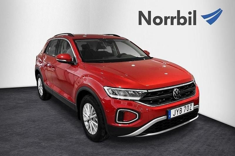 Mörkröd Begagnad 2022 VW T-Roc Life SUV | 229 000 kr (Bra pris) - Bild 1/4